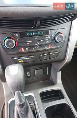 Внедорожник / Кроссовер Ford Escape 2017 в 