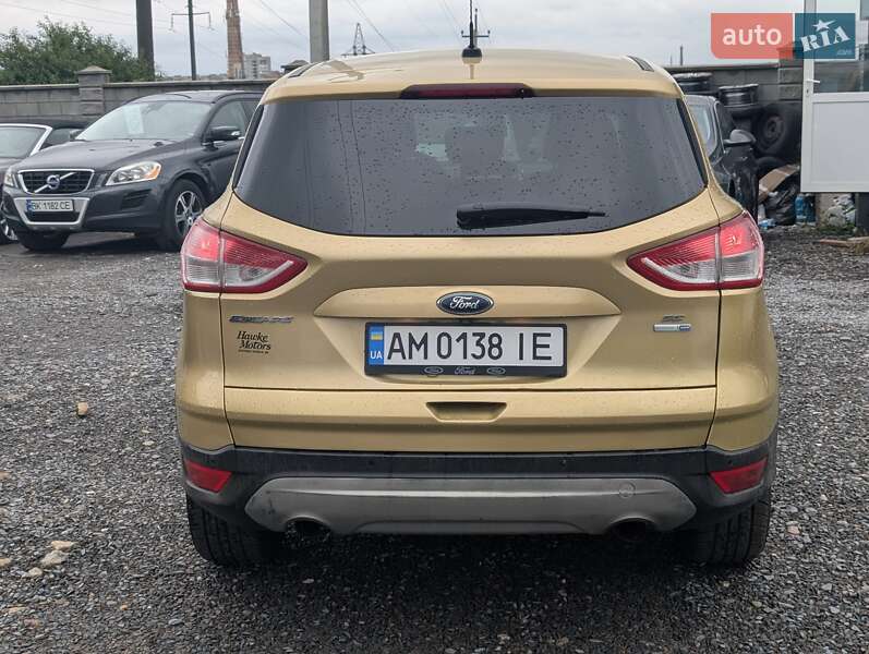 Внедорожник / Кроссовер Ford Escape 2014 в Ровно