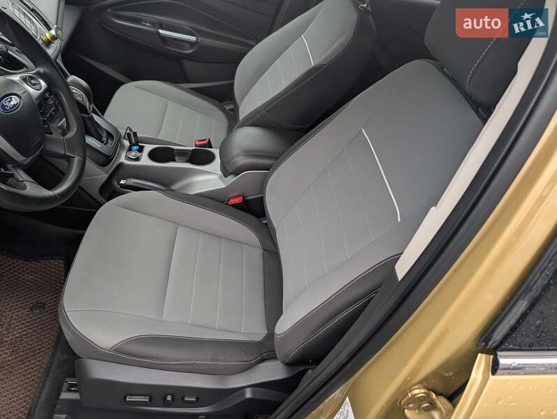 Внедорожник / Кроссовер Ford Escape 2014 в Ровно