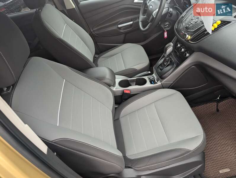 Внедорожник / Кроссовер Ford Escape 2014 в Ровно