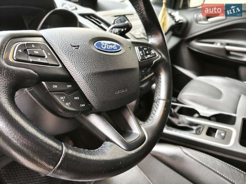Внедорожник / Кроссовер Ford Escape 2017 в Львове