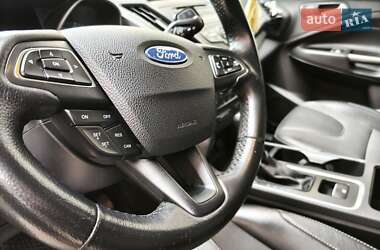 Внедорожник / Кроссовер Ford Escape 2017 в 