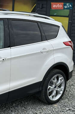 Позашляховик / Кросовер Ford Escape 2015 в 
