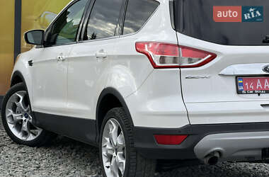 Позашляховик / Кросовер Ford Escape 2015 в 
