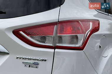 Позашляховик / Кросовер Ford Escape 2015 в 
