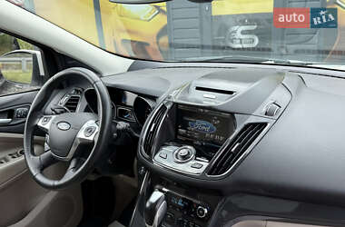 Позашляховик / Кросовер Ford Escape 2015 в 