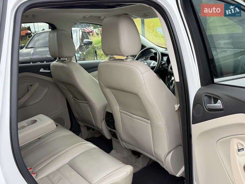 Позашляховик / Кросовер Ford Escape 2015 в Стрию