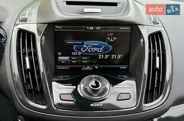 Позашляховик / Кросовер Ford Escape 2015 в 