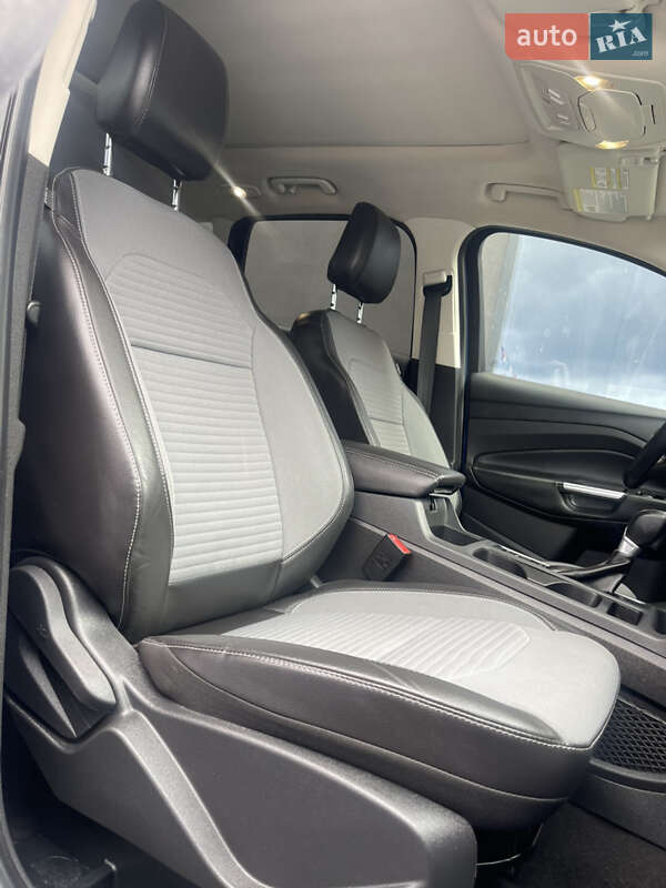 Позашляховик / Кросовер Ford Escape 2017 в Чернівцях