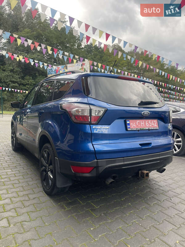 Позашляховик / Кросовер Ford Escape 2017 в Чернівцях