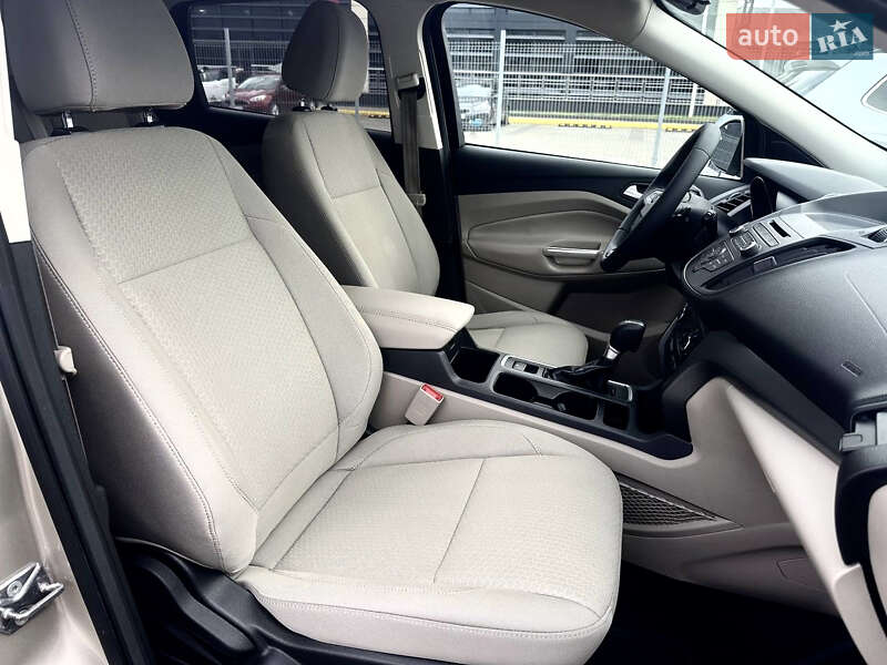 Позашляховик / Кросовер Ford Escape 2017 в Львові