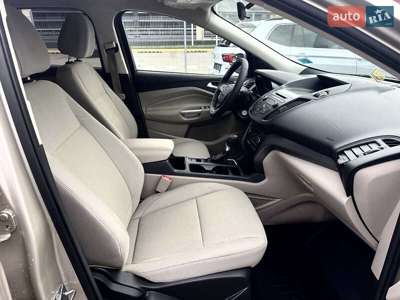 Позашляховик / Кросовер Ford Escape 2017 в Львові