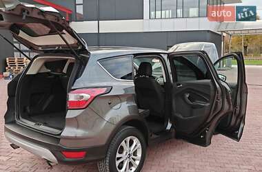 Внедорожник / Кроссовер Ford Escape 2017 в 