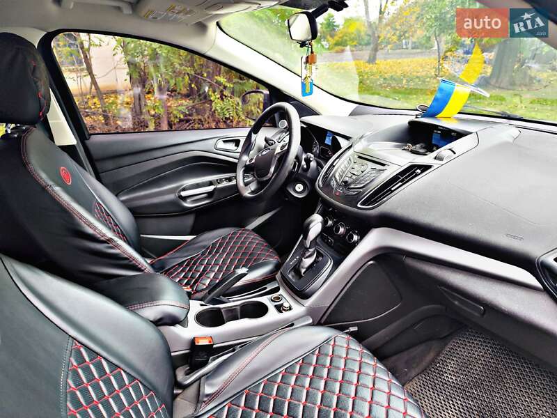 Внедорожник / Кроссовер Ford Escape 2014 в Катеринополе