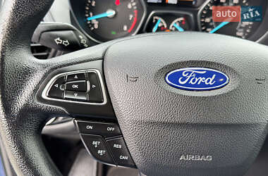 Позашляховик / Кросовер Ford Escape 2017 в  фото 20 Позашляховик / Кросовер Ford Escape 2017 в