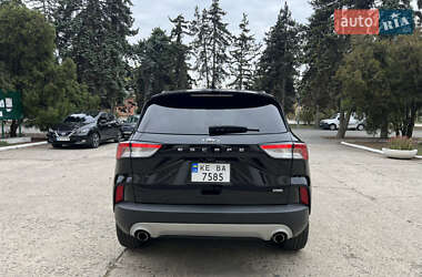 Позашляховик / Кросовер Ford Escape 2020 в 
