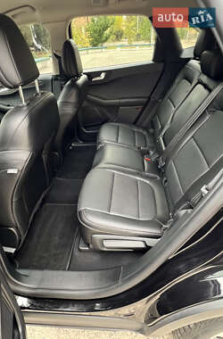 Позашляховик / Кросовер Ford Escape 2020 в 