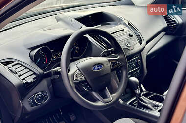Позашляховик / Кросовер Ford Escape 2017 в  фото 14 Позашляховик / Кросовер Ford Escape 2017 в
