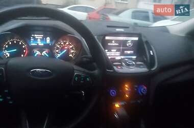Позашляховик / Кросовер Ford Escape 2018 в 