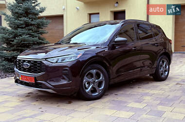 Позашляховик / Кросовер Ford Escape 2023 в 
