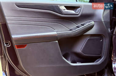Позашляховик / Кросовер Ford Escape 2023 в 