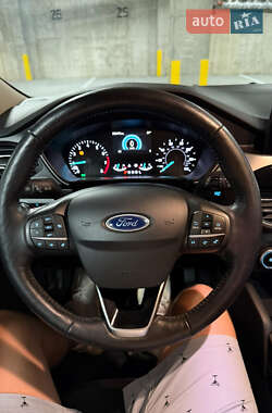 Внедорожник / Кроссовер Ford Escape 2019 в 