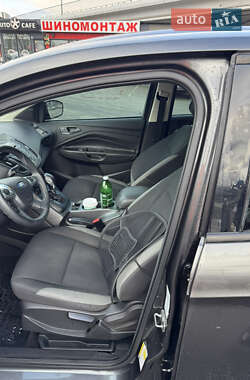 Внедорожник / Кроссовер Ford Escape 2015 в 