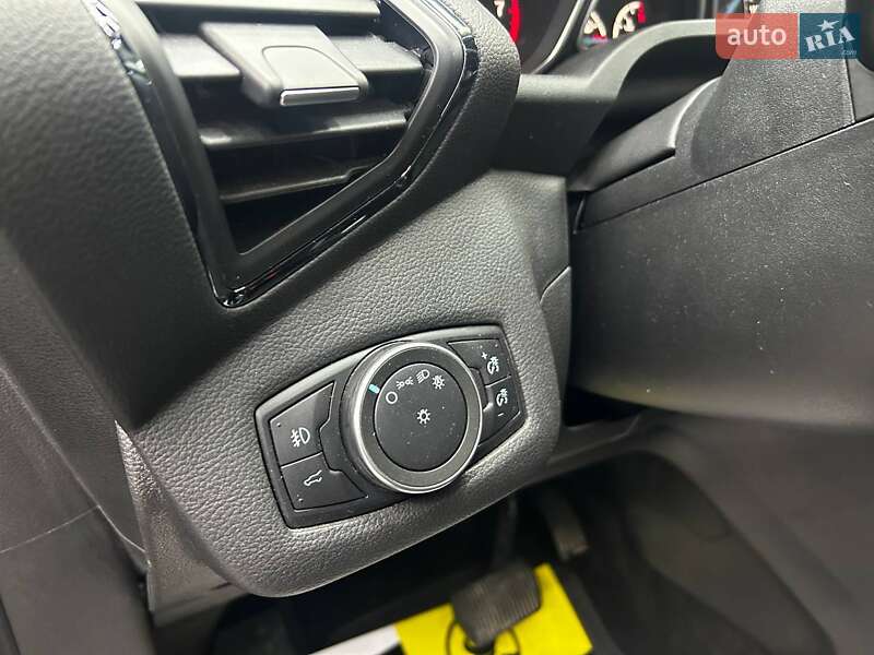 Внедорожник / Кроссовер Ford Escape 2018 в Черновцах