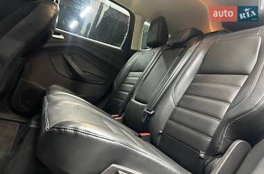 Внедорожник / Кроссовер Ford Escape 2018 в 