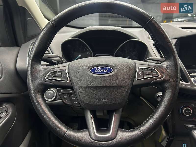 Внедорожник / Кроссовер Ford Escape 2018 в Черновцах