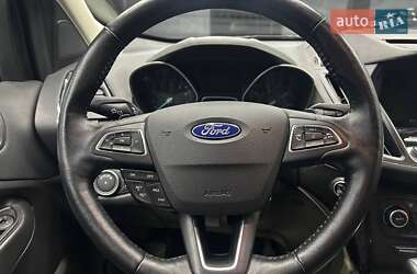 Внедорожник / Кроссовер Ford Escape 2018 в 