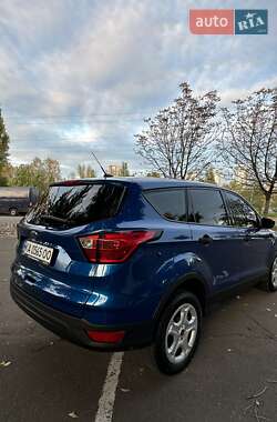 Внедорожник / Кроссовер Ford Escape 2019 в 