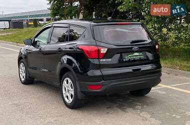 Внедорожник / Кроссовер Ford Escape 2019 в 