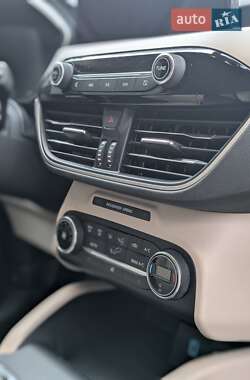 Внедорожник / Кроссовер Ford Escape 2020 в 
