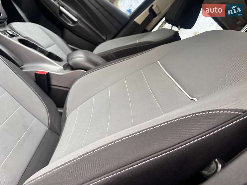 Внедорожник / Кроссовер Ford Escape 2015 в Ахтырке
