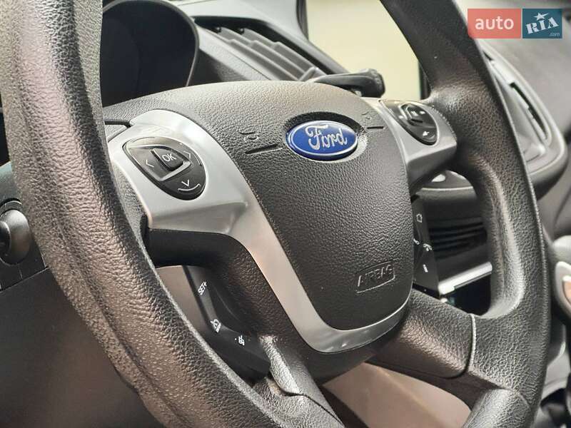 Внедорожник / Кроссовер Ford Escape 2015 в Ахтырке