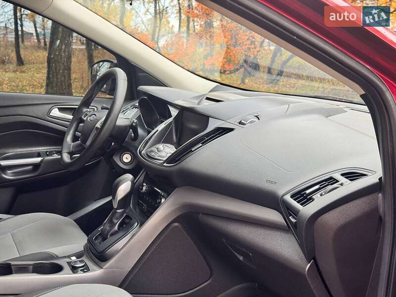 Внедорожник / Кроссовер Ford Escape 2015 в Ахтырке