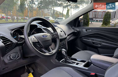 Внедорожник / Кроссовер Ford Escape 2018 в 