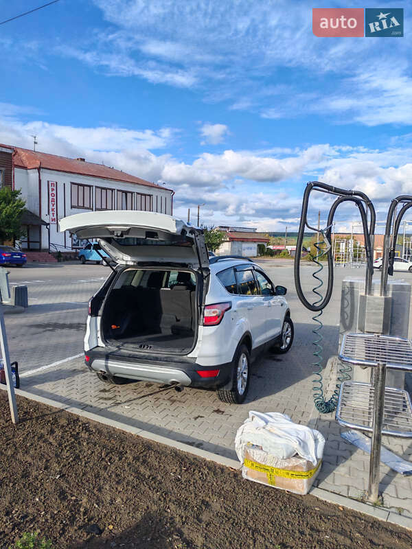 Внедорожник / Кроссовер Ford Escape 2018 в Ладыжине