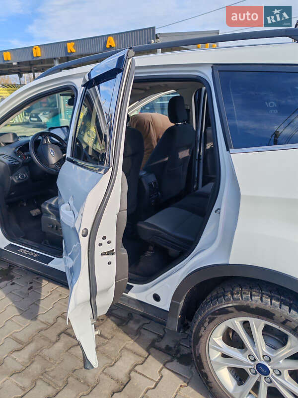 Внедорожник / Кроссовер Ford Escape 2018 в Ладыжине