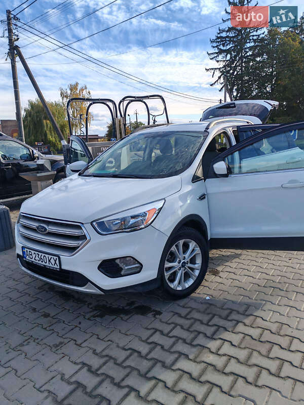Внедорожник / Кроссовер Ford Escape 2018 в Ладыжине