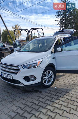 Внедорожник / Кроссовер Ford Escape 2018 в 