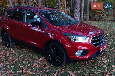 Позашляховик / Кросовер Ford Escape 2017 в 