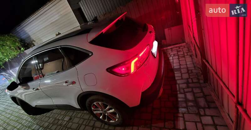 Внедорожник / Кроссовер Ford Escape 2021 в Кривом Роге