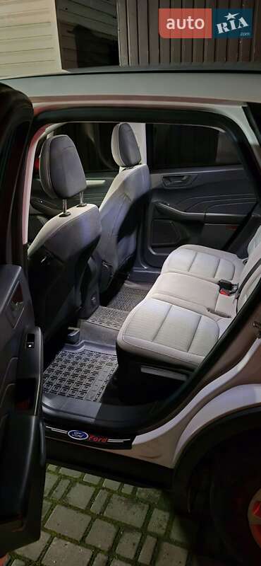 Внедорожник / Кроссовер Ford Escape 2021 в Кривом Роге