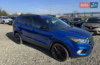 Внедорожник / Кроссовер Ford Escape 2016 в 