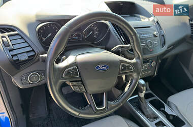 Внедорожник / Кроссовер Ford Escape 2016 в 