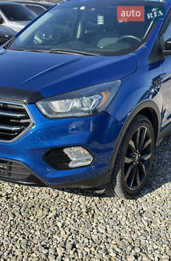 Внедорожник / Кроссовер Ford Escape 2016 в 