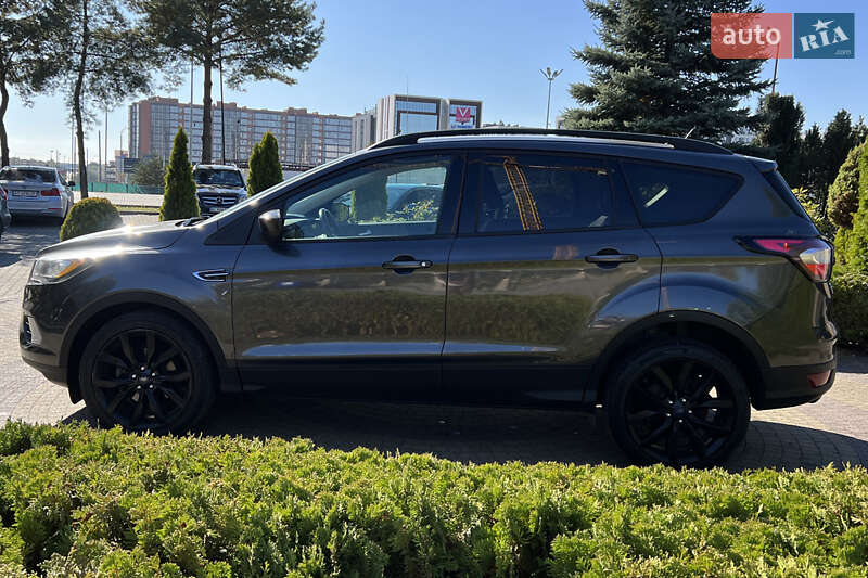 Внедорожник / Кроссовер Ford Escape 2018 в Львове