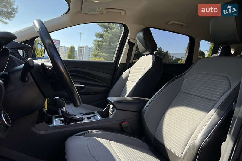 Внедорожник / Кроссовер Ford Escape 2018 в Львове